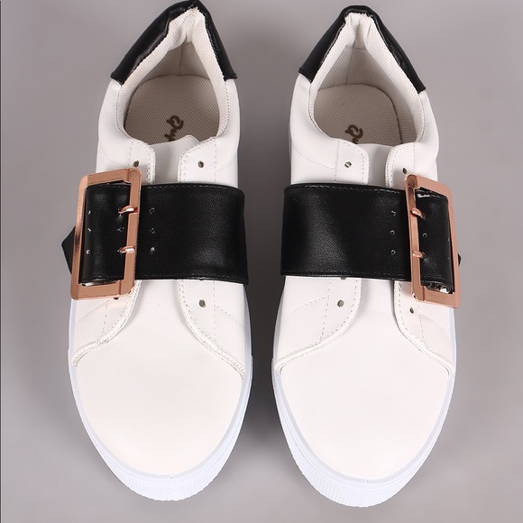 NWT. White buckle sneaker - Picture 4 of 8